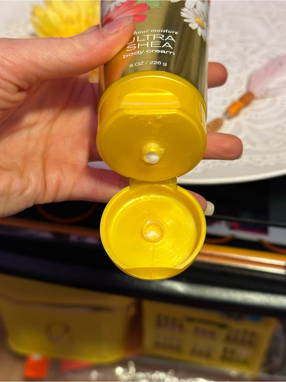 Bath & Body Works Love & Sunshine Hand Cream - Yellow & Red - Picture 6 of 7